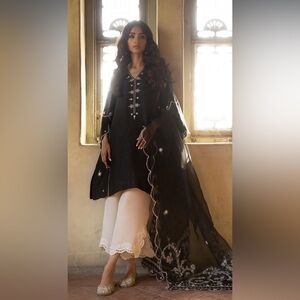 Misha Lakhani’s beautiful Kurta with Duputta